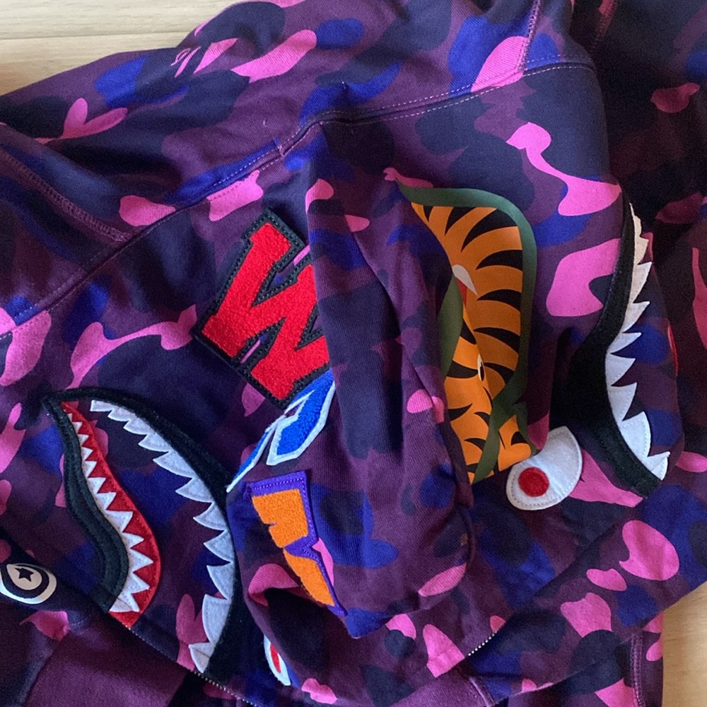 BAPE purple camo shark hoodie Men’s Medium Mint condition, Barely worn $ 250 CDN - Picture 4 of 8